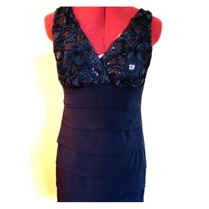En Focus Studio size 4 navy v-neck dress
